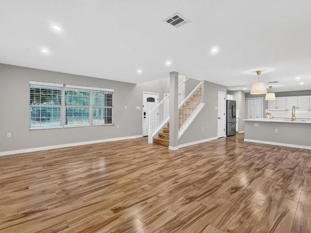 1703 Mimosa Ln