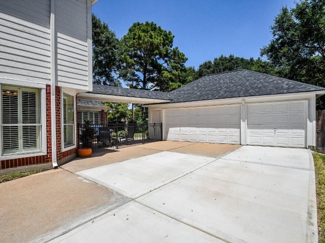 1703 Fall Ridge Circle