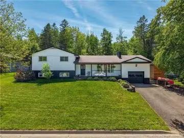 170 Oxford St, Fredericton, NB, E3B 2W5 house for sale List.