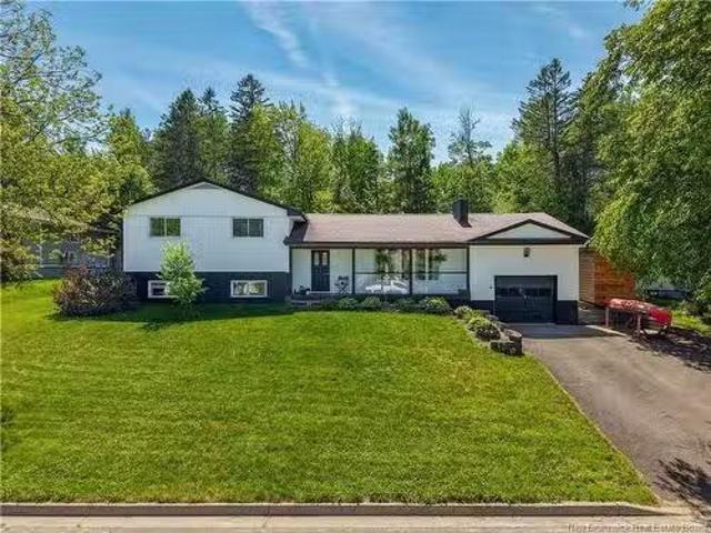 170 Oxford St, Fredericton, NB, E3B 2W5 house for sale List.