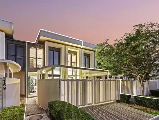 170 North Hill Drive, Robina, QLD 4226 Townhouse for Rent