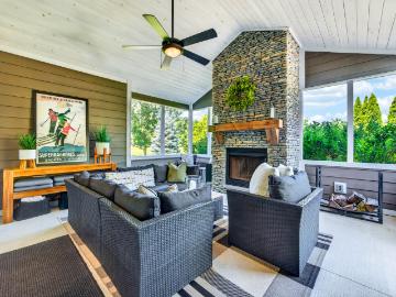 1714 Deer Creek Way