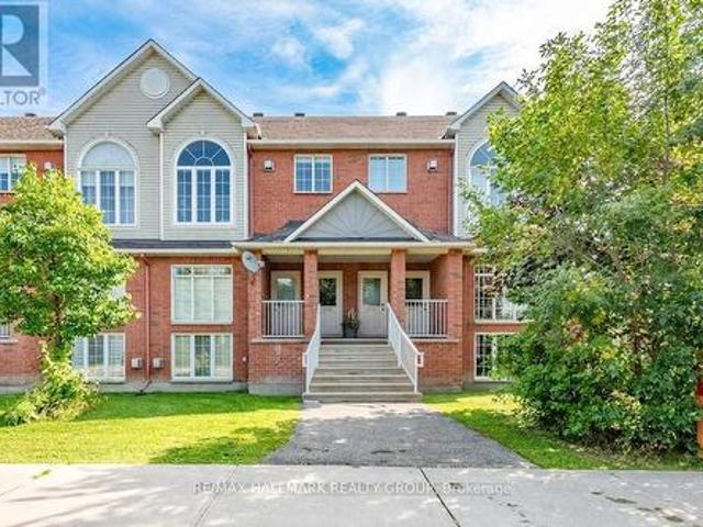 1715 Blohm Drive, Ottawa, ON, K1G 6N6 townhouse for sale | Listing ID X13834 | Royal LePage