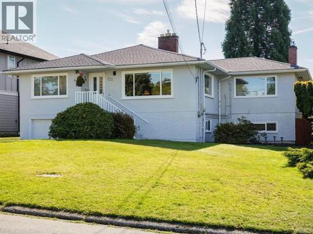 1715 Cedar Ave, Saanich, BC, V8P 1X1 house for sale | Listing ID 1051 | Royal LePage