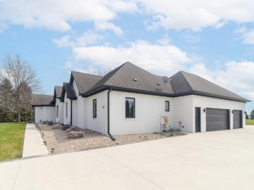 1715 E Twin Oak Boulevard