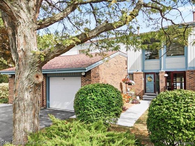 1715 River Rd Apt 21, Saint Clair, MI 48079