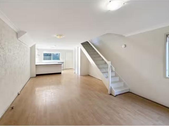 17/166 Avoca Drive, Kincumber Townhouse for rent Listed by Ch.
