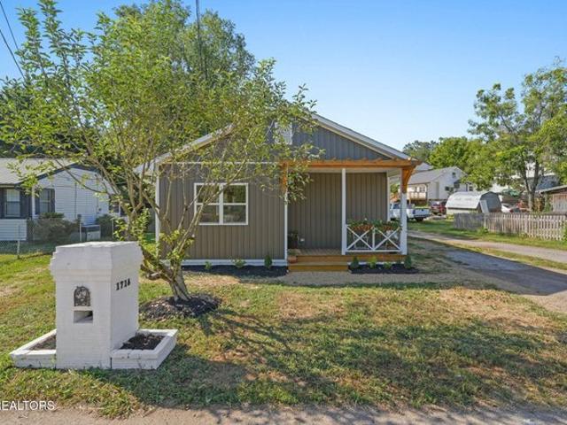 1716 Minnis Ave, Knoxville, TN 37920