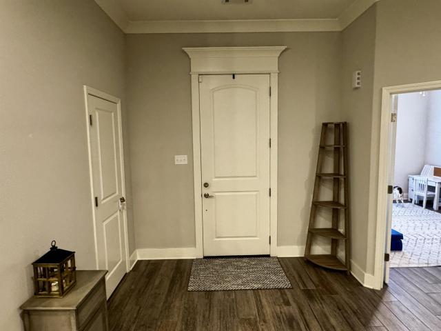 1717 Creekview