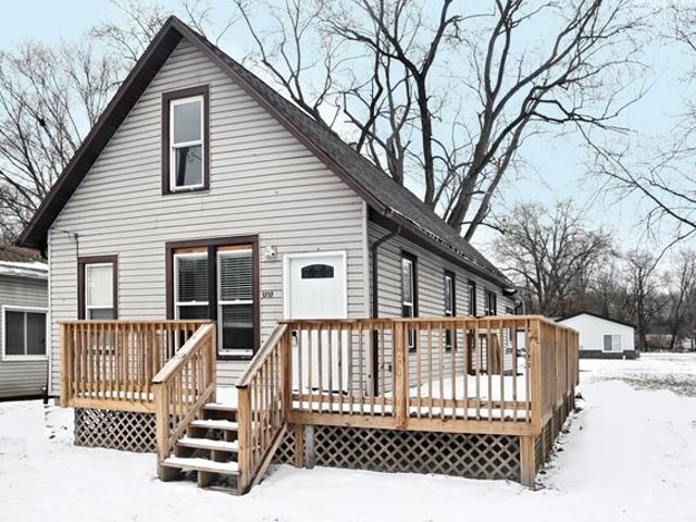 1717 Crocker St, Chesterton, IN 46304