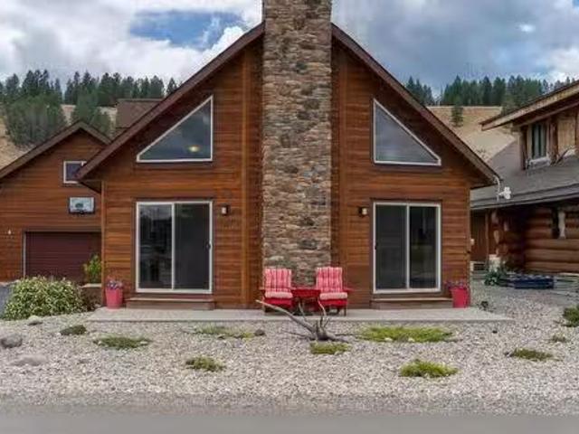 1717 Koocanusa Lake Drive, Koocanusa West, BC, V0B 1T4 house.