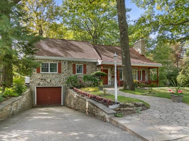 1717 Place De Grosbois, Saint Bruno De Montarville, QC, J3V 4N1 house for sale | Listing ID 10131 | Royal LePage