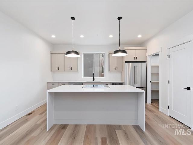 1717 S Federal Way