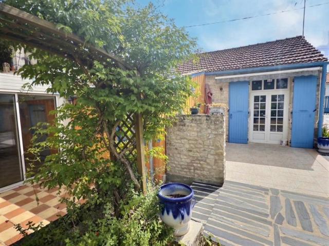 17190 Ensemble Immobilier Atypique 5 pièce s 82 m2 Ile d'Oléron