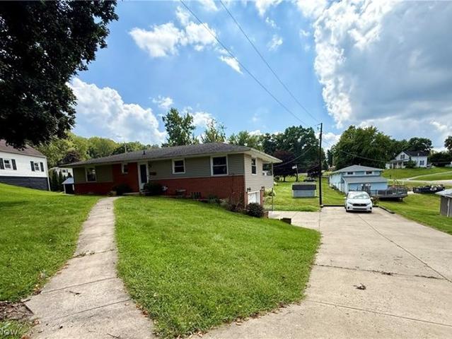 1719 Cambridge Rd, Coshocton, OH 43812