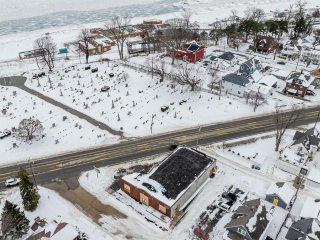 1719 Lakeshore Drive