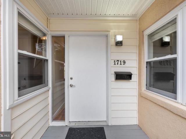 1719 W Bancroft Lane