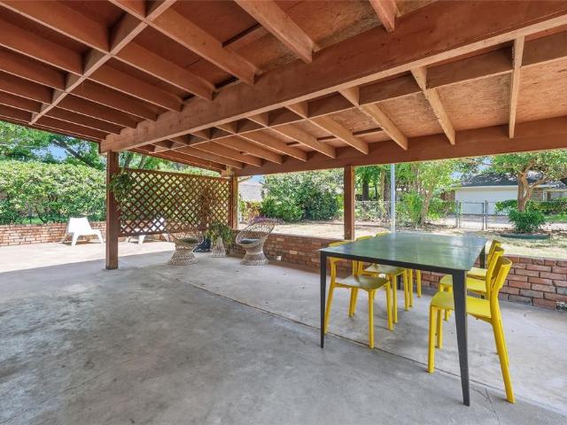 1710 Surrey Circle