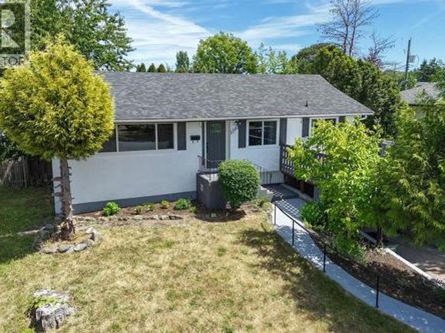 1710 Sprucewood Pl, Saanich, BC, V8N 1H3 house for sale | Listing ID 1043 | Royal LePage
