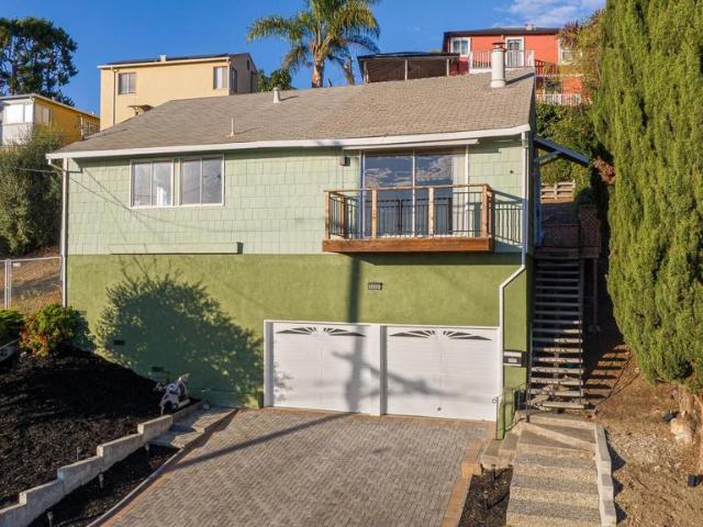 17112 Los Banos St