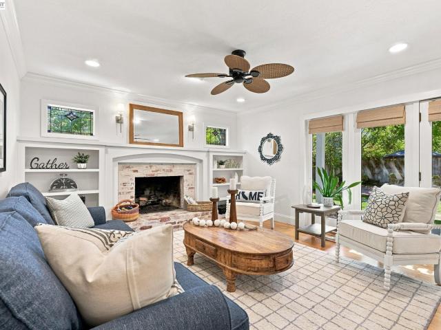 1712 Beachwood Way