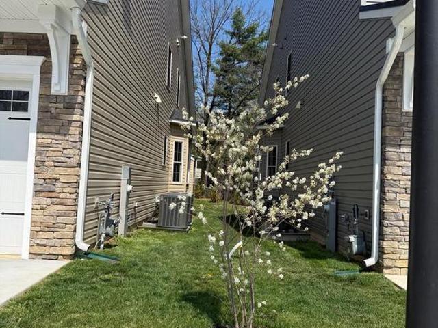1712 Botanical Court # 22