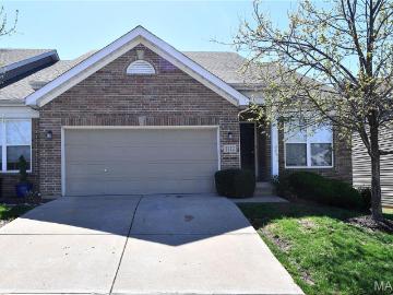 1712 Preston Centre Dr, Fenton, MO 63026 | MLS #26019