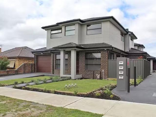 1/71 Broadhurst Avenue, Reservoir, VIC 3073 Townhouse for Rent