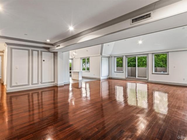 171 Great Neck Road 4R