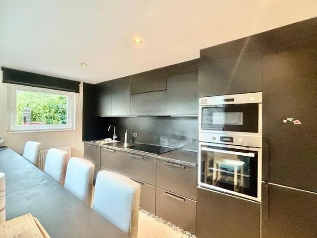 171 m² house for rent close to train station and shops