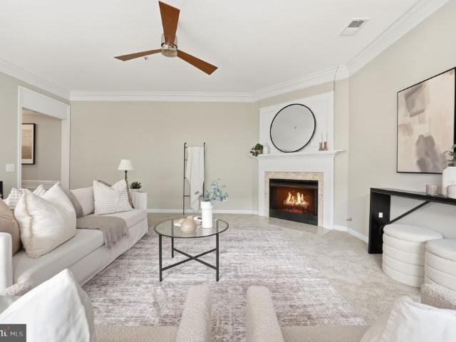 1724 Kingsgate Court # 302