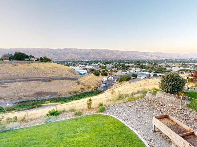 1724 Ridgeview Dr