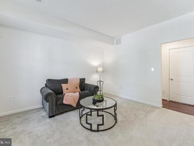 1725 Dorothy Lane