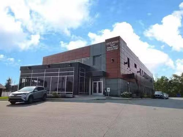 1725 3E Avenue, Val D'Or, QC, J9P 1W3 commercial for lease.