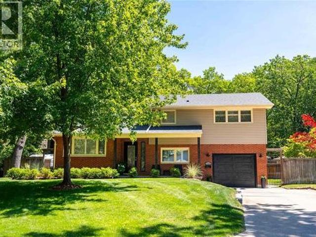 1726 Mills Street, Sarnia, ON, N7V 4E5 house for sale | Listing ID 26017 | Royal LePage
