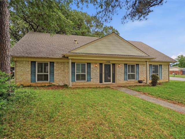 1726 Venetian Circle