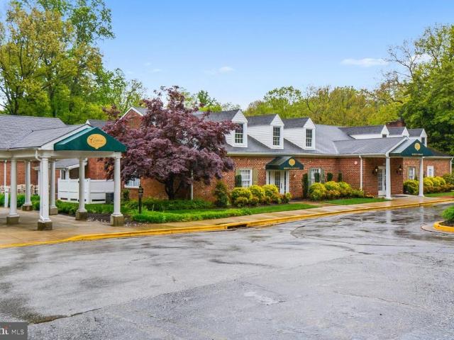 1728 Whitfield Court