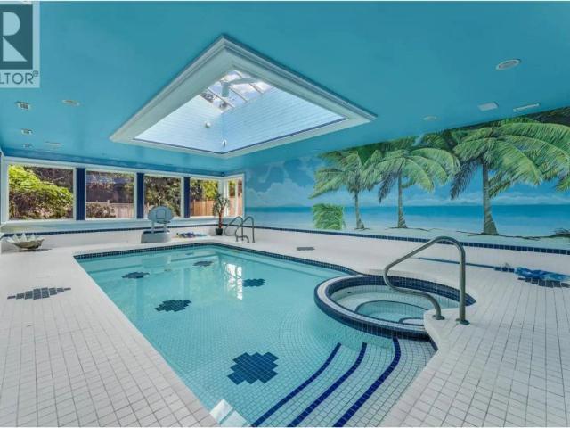1729 HAMPTON DR — 8 Bedroom