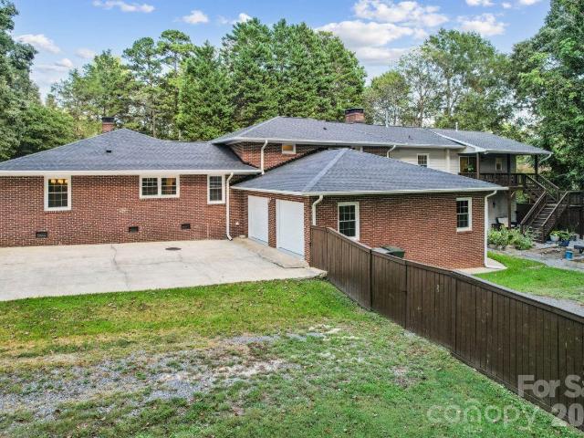 1729 Lumpkin Circle