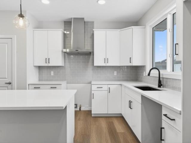 17203 3 Street, Edmonton, AB, T5Y 4G7 house for sale | Listing ID E4491 | Royal LePage
