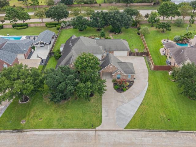 17202 Ledgefield
