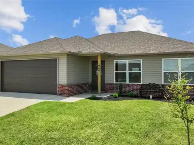 1721 GREENBANK DR, CENTERTON, AR 72719