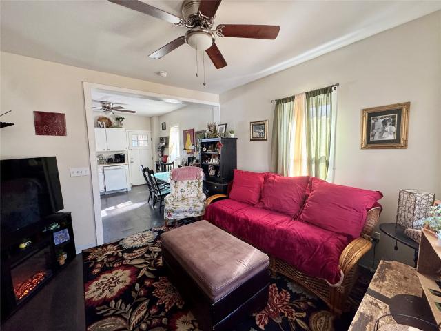 1721 W 15TH Street