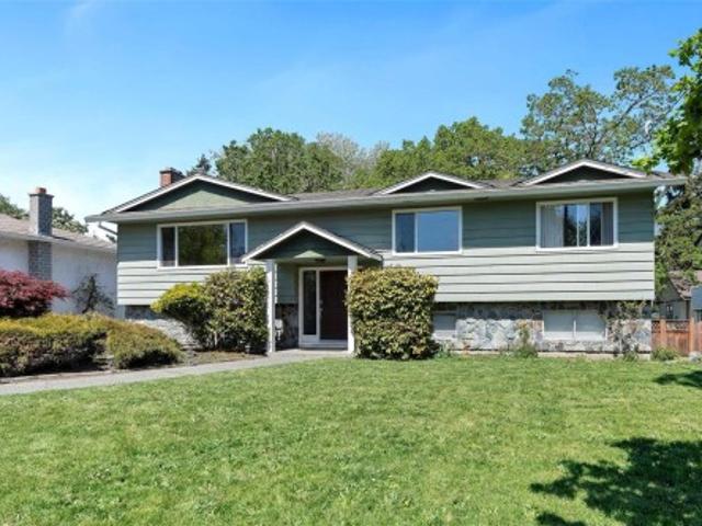 1722 Jefferson Ave, Saanich, BC, V8N 2B4 house for sale | Listing ID 1034 | Royal LePage