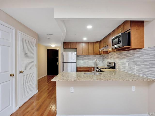 172 18 Jamaica Avenue, Unit 6A