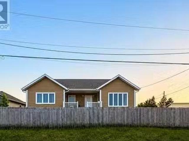 172 Central Street, Bay Roberts, NL, A0A 1G0 house for sale.