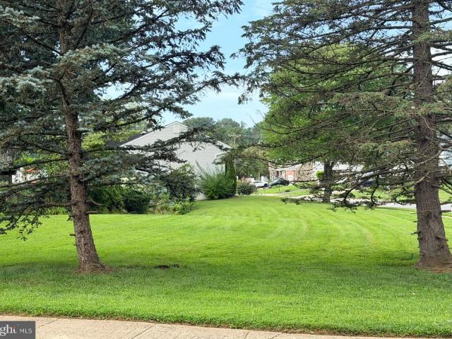172 Blackthorne Lane