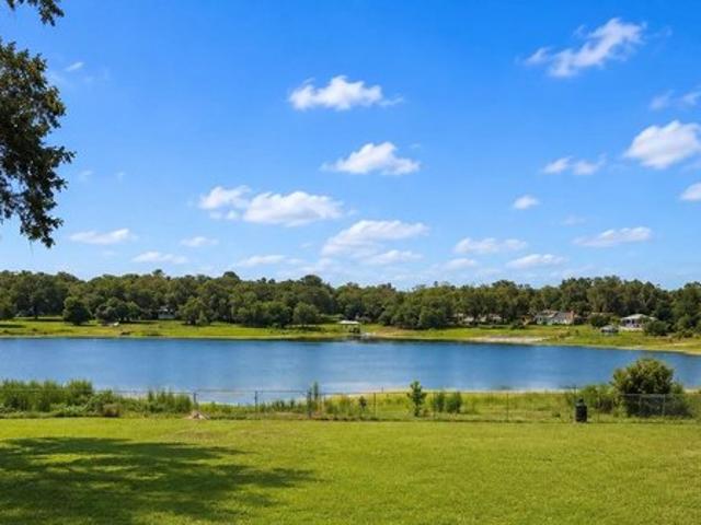 172 E Cowpen Lake Point Rd, Hawthorne, FL 32640