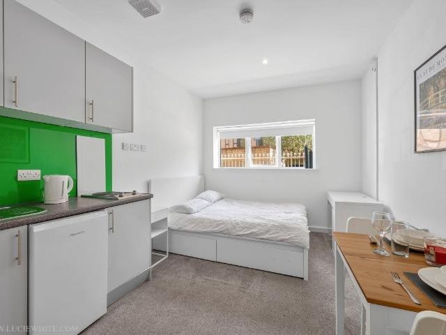 172 London Road, Kingston Upon Thames KT2, 1 bed flat to rent, £1,585 pcm | PrimeLocation