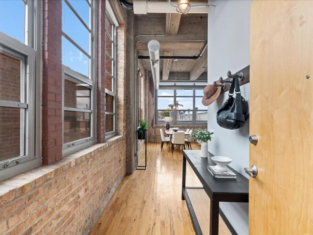 1735 n paulina street # 401